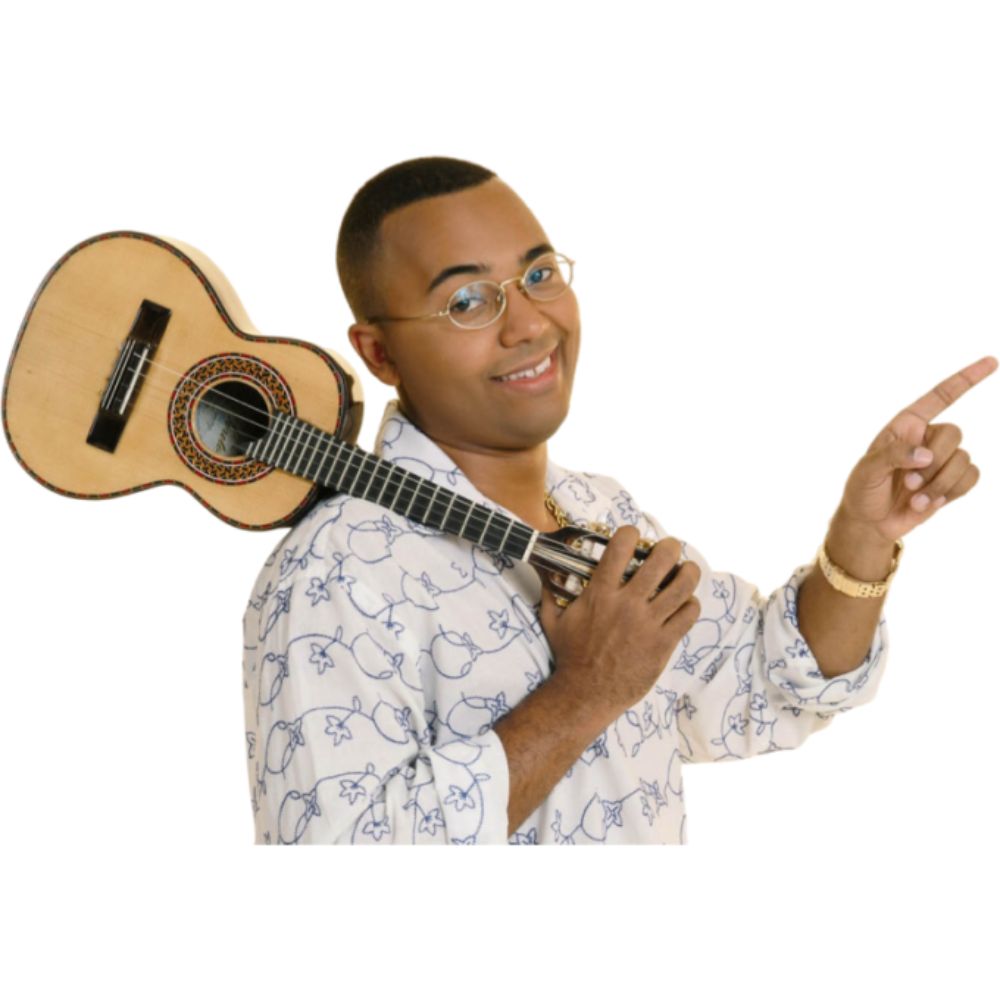 Dudu apontando para a maneira mais fácil de aprender cavaquinho - No Curso de Cavaquinho do Dudu Nobre todos aprendem como tocar cavaquinho do zero e se tornar um cavaquinista